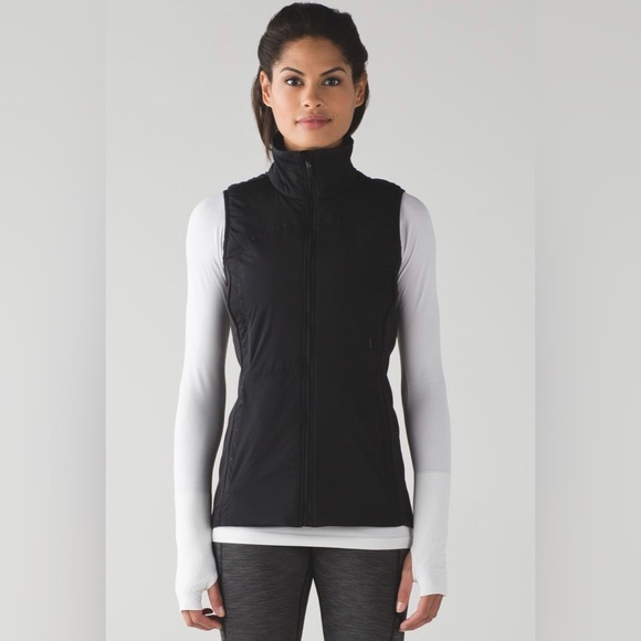 Lululemon Run for Cold Black Vest Primaloft Insulated Size 2 - Picture 1 of 7